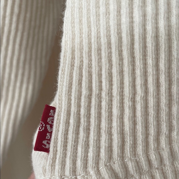 Levi's Women's Cream Ribbed Cropped Long Sleeve Henley Top Size Large - Picture 5 of 6